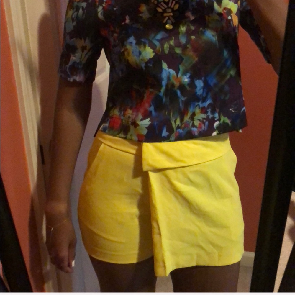 🌟3/$30🌟 Yellow Skort Sz. 2